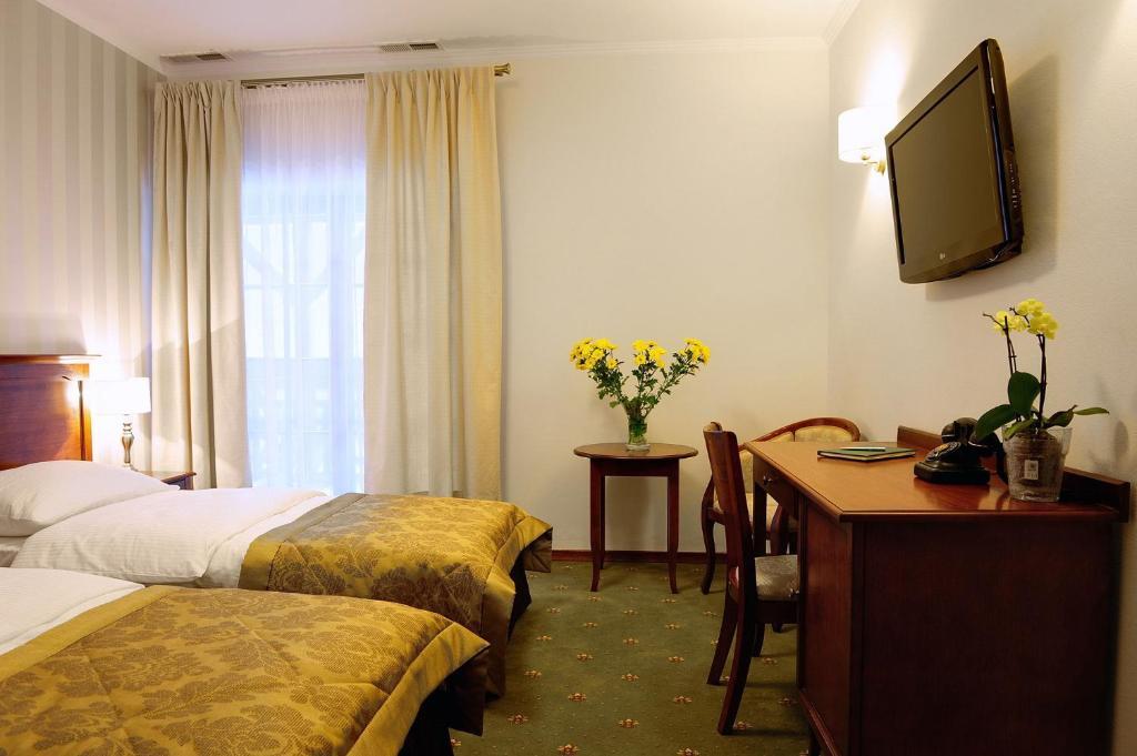 Hotel Kazimierski Zdroj Janowiec Oda fotoğraf